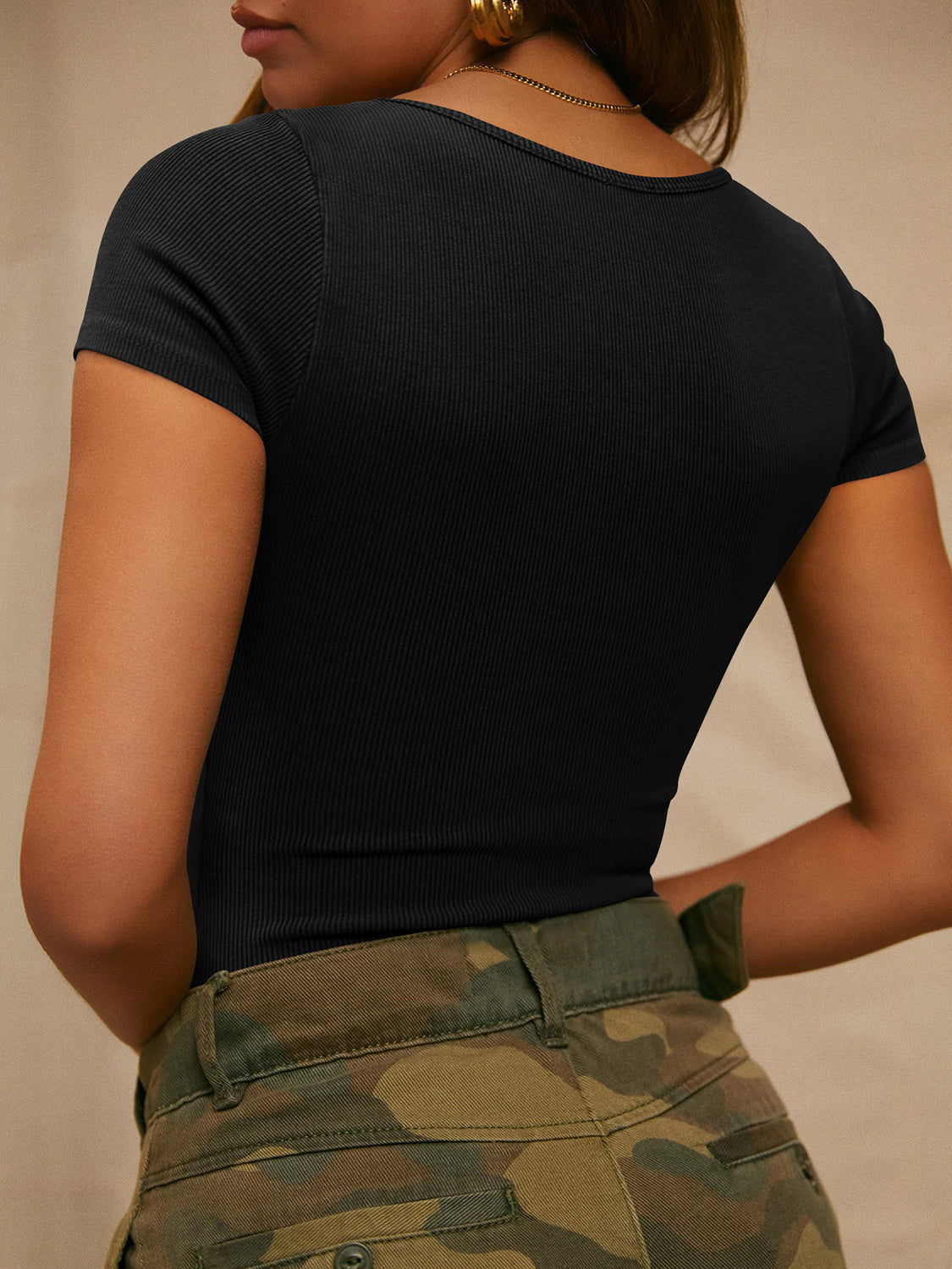 Round Neck Short Sleeve Fitted T-Shirt