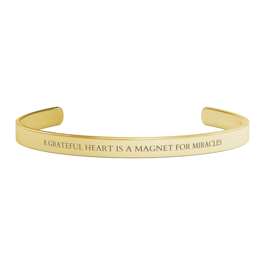 Grateful_Heart_Bracelet_Gold_Transparent_01_Mockup.png